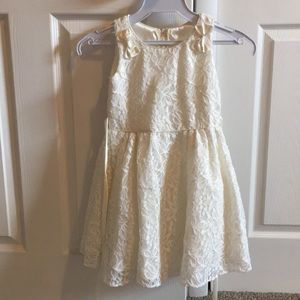 4 little girls cream lace dresses